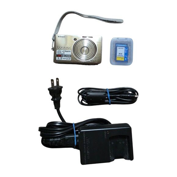 Nikon COOLPIX S510 Silver 8.1 MP 3x Zoom Compact Digital Camera w Charger & Card - Picture 1 of 5